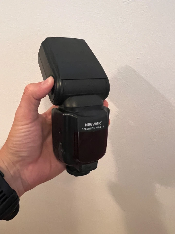 Neewer Speedlight NW-670 TTL On-Camera Flash - Image 4 of 4