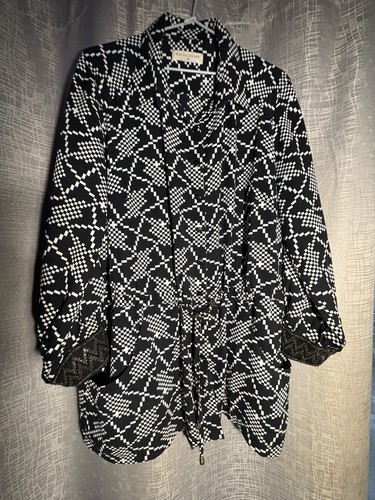 Sacha Drake ,size 18, Blouse , Buttons Front Geometric Abstract Black & White