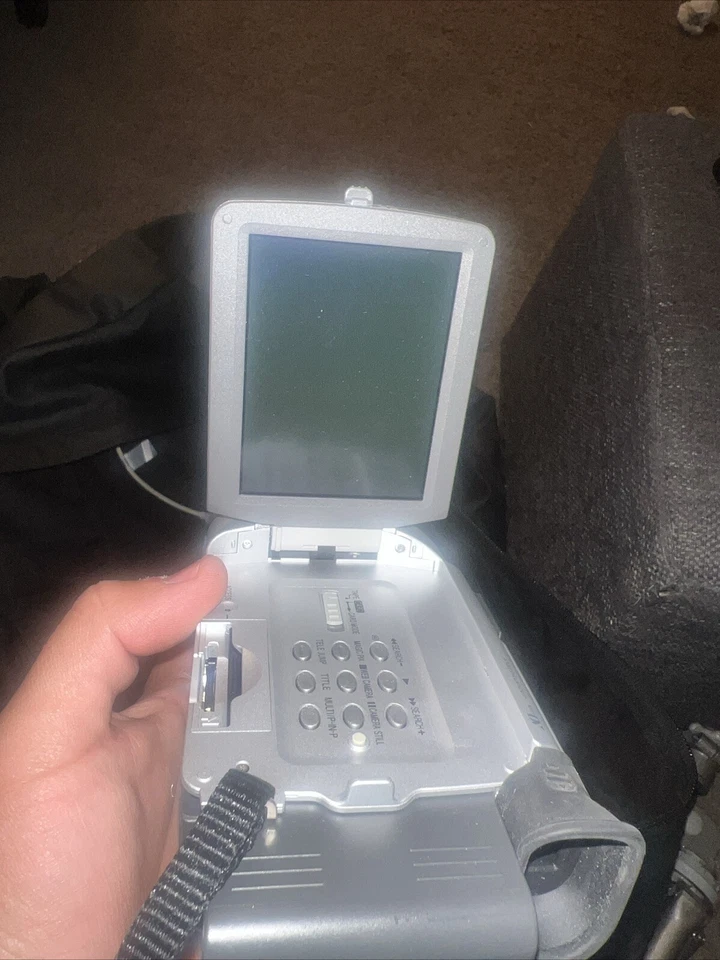 Panasonic PV-DV953D Mini DV  Camcorder Leica Lens Macro Adapter  No Charger - Image 2 of 4