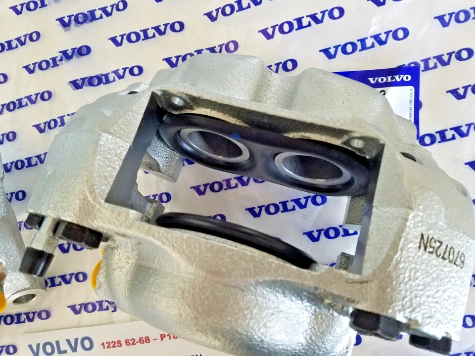 Volvo 122S y P1800 - 1961-1968 - Juego de pinzas delanteras (NUEVO) 670724N y 670725N Foto 4 de 4