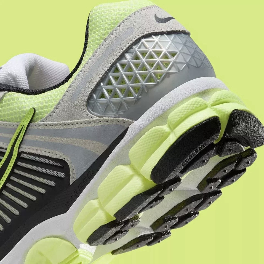 Nike Zoom Vomero 5 Men display picture 2