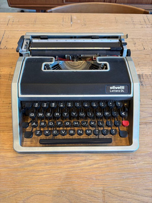Olivetti Lettera DL Typewriter Vintage Portable Manual Italy Classic