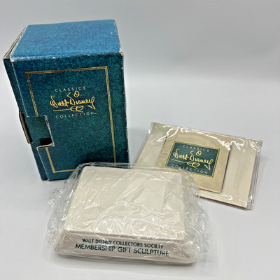 WDCC Walt Disney Collectors Society Membership Gift Base