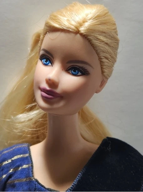 Barbie DOTW Reino Unido 2013 Foto 2 de 4