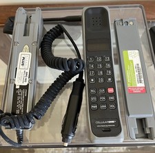 Vintage Motorola Brick Cell Phone Black Ultra Classic F09NFD8438BG Original Box