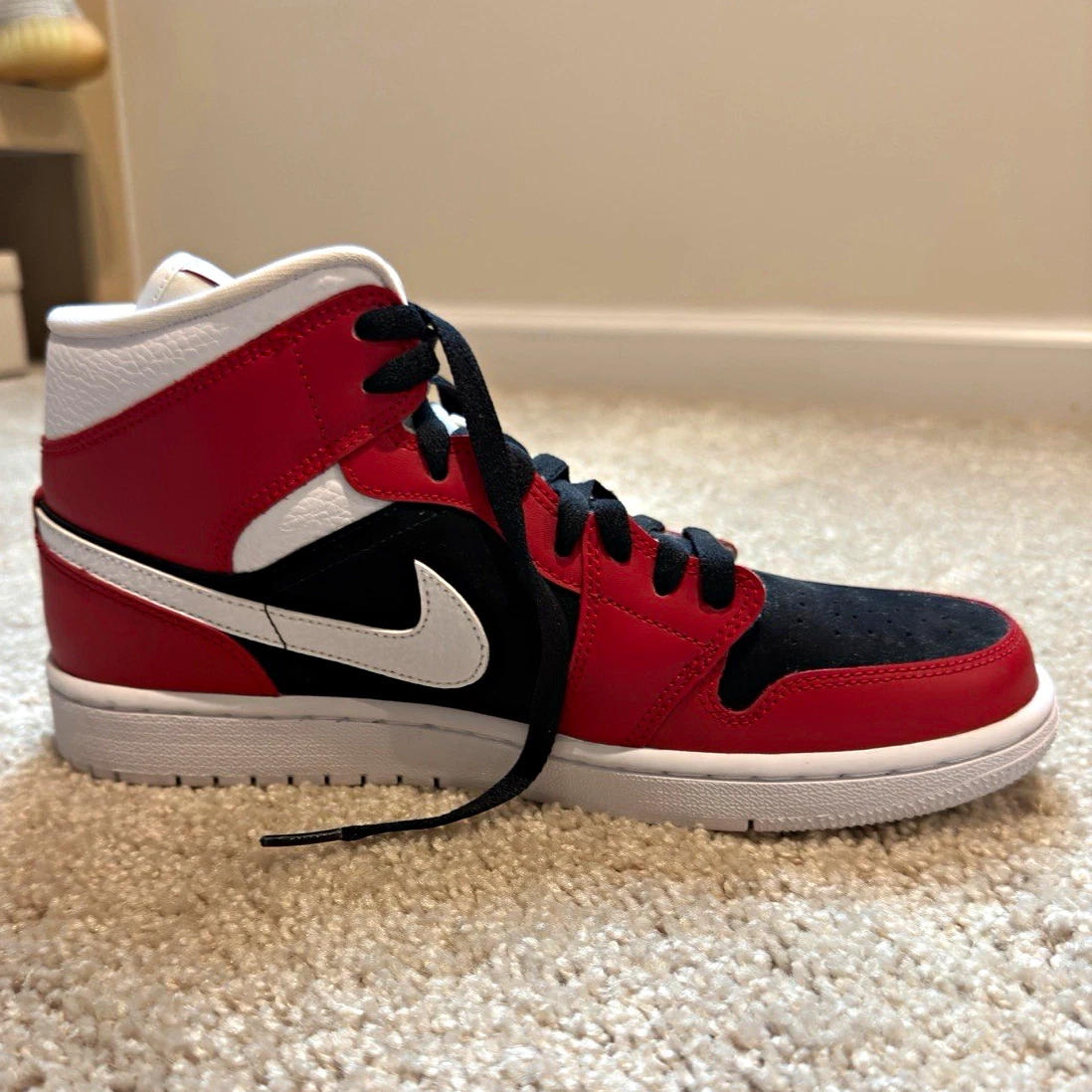 Preços baixos em Jordan 1 Mid Black Red | eBay