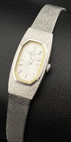 Vintage 80’s Seiko Silver Tone Dainty Thin Ladies Watch Octagonal White Dial - Picture 8 of 15