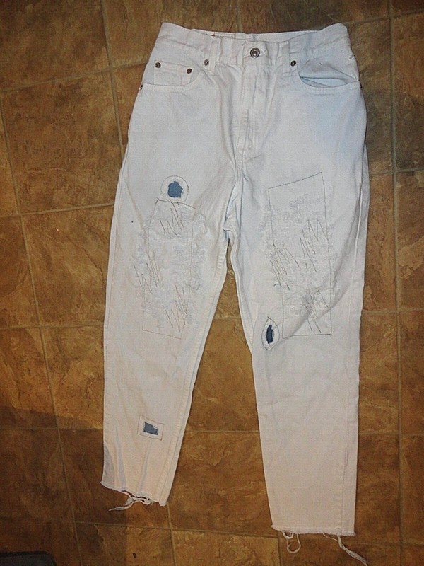Women's Vintage Levi's White Distressed Jeans One Of A Kind Size 27x27