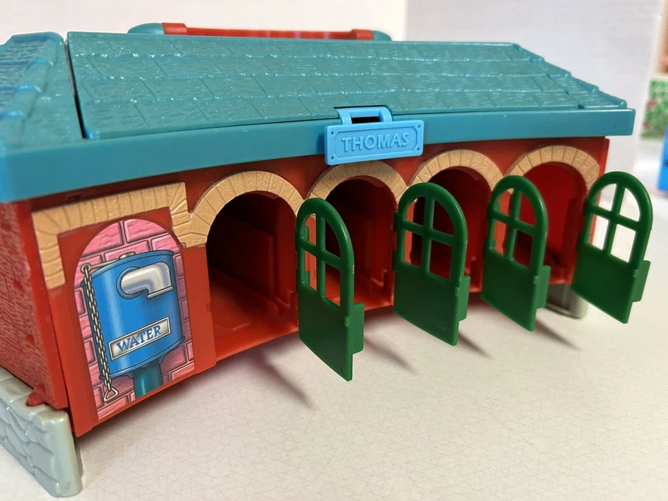 Estuche de transporte Thomas the Train & Friends Roundhouse Station para jugar Foto 4 de 4