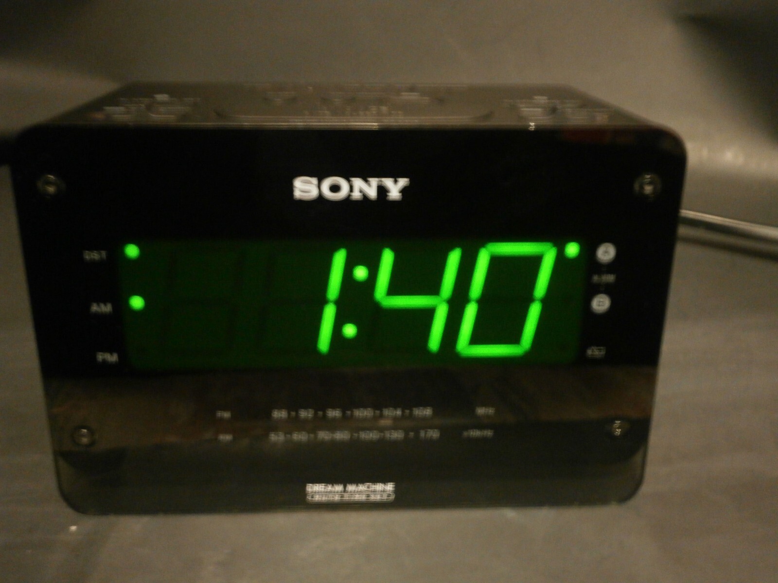 SONY DREAM MACHINE ALARM CLOCK RADIO MODEL ICFC414 BLACK AUTO TIME SET