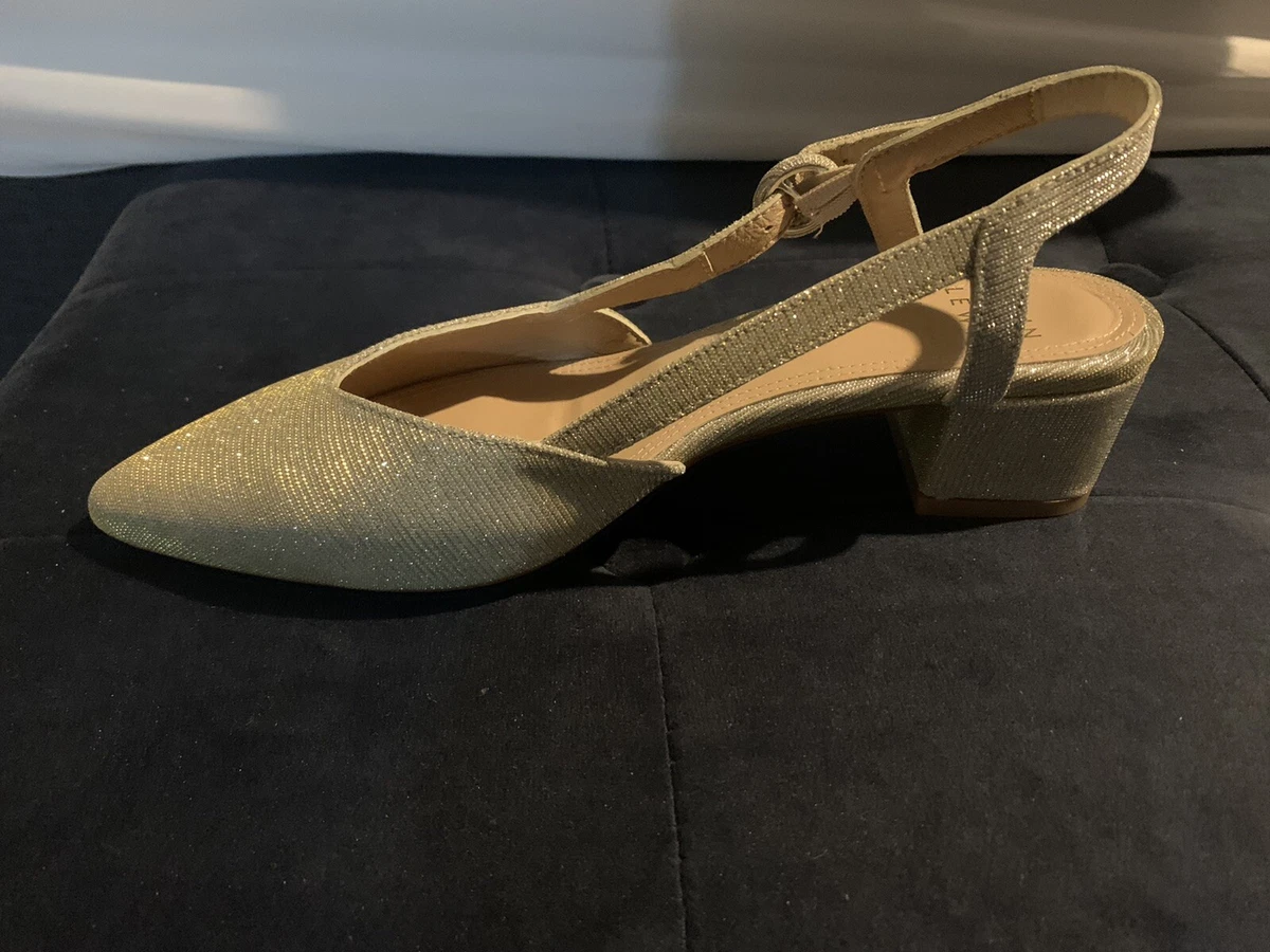 Gold shoes store size 3