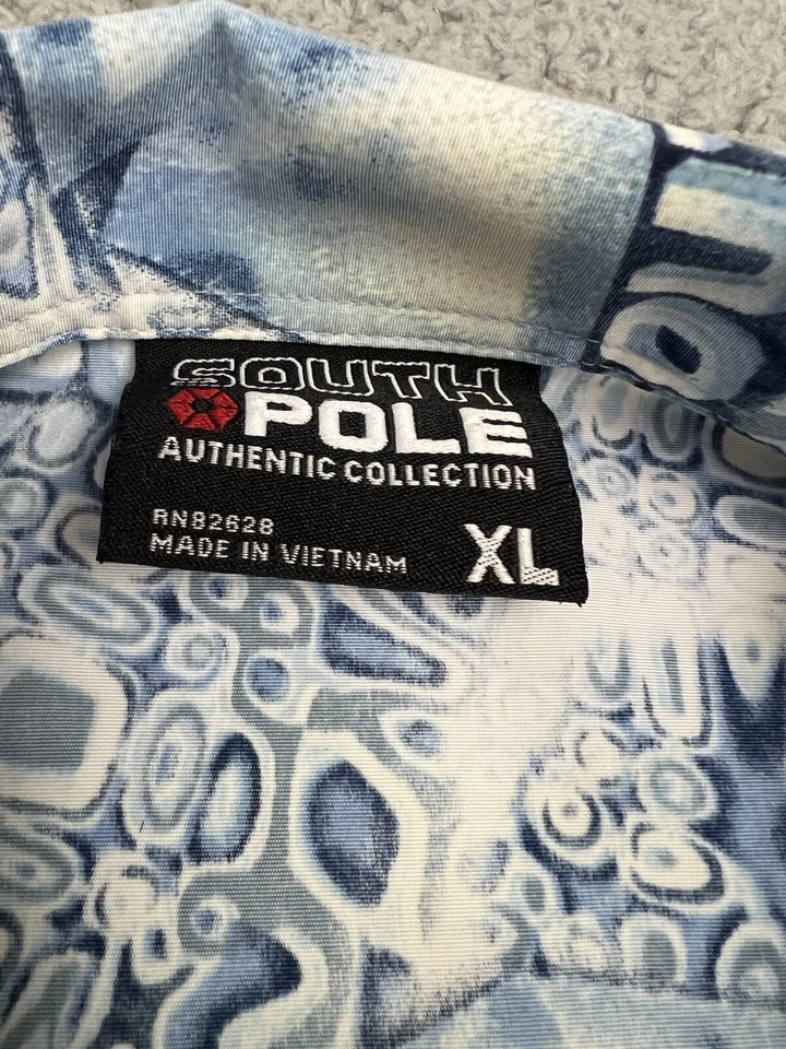 Camisa Southpole De Colección Para Hombres XL Estampado Completo Calce Suelto Cuello En Lazo Abotonada Foto 3 de 4