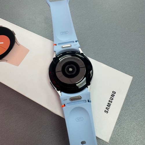 Samsung Galaxy Watch FE 40mm Silver - Blue Straps all Brilliant condition - Zdjęcie 2 z 6