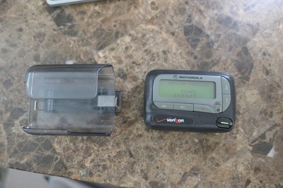 Verizon Motorola Advisor Elite Flex Black Pager Vintage AA Batteries w/ Holster