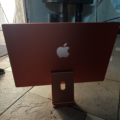 Apple iMac 24-inch, Apple M1 chip with 8-Core CPU and 8-Core GPU, 8GB RAM