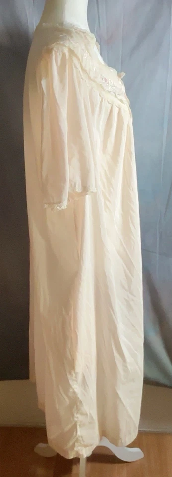 Bata de abrigo Vanity Fair de colección melocotón pálido con botones talla 2X pilling Foto 2 de 4