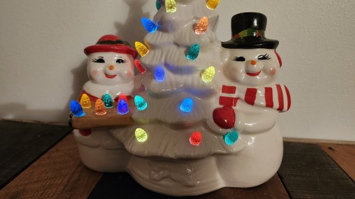 Mr Christmas Ceramic Mr. & Mrs. Snowman With White Tree Lighted - Foto 3 di 10