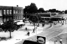 Gww-19 Cross Roads with Shell Petrol Station, Upminster, Essex. Photo