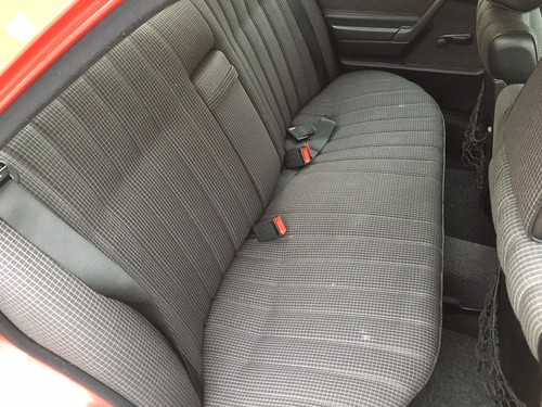 1987 E MERCEDES 190E 2.0 5 SPEED MANUAL,BRILLIANT RED,NICE MILEAGE,NO RESERVE! - Picture 9 of 12