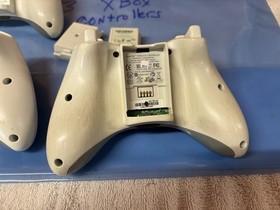 (3) Microsoft Xbox 360 Wireless Controllers White Untested