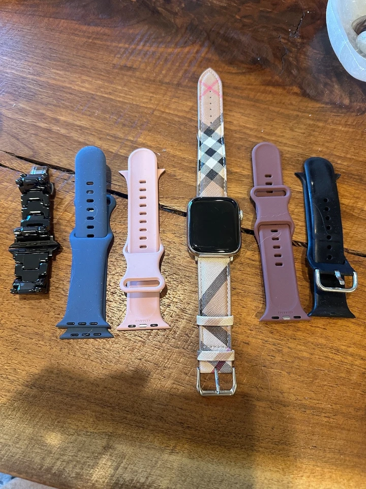 Apple Watch Series 8 45 mm (GPS + celular) caja plateada de acero inoxidable + 6 correas adicionales Foto 2 de 4