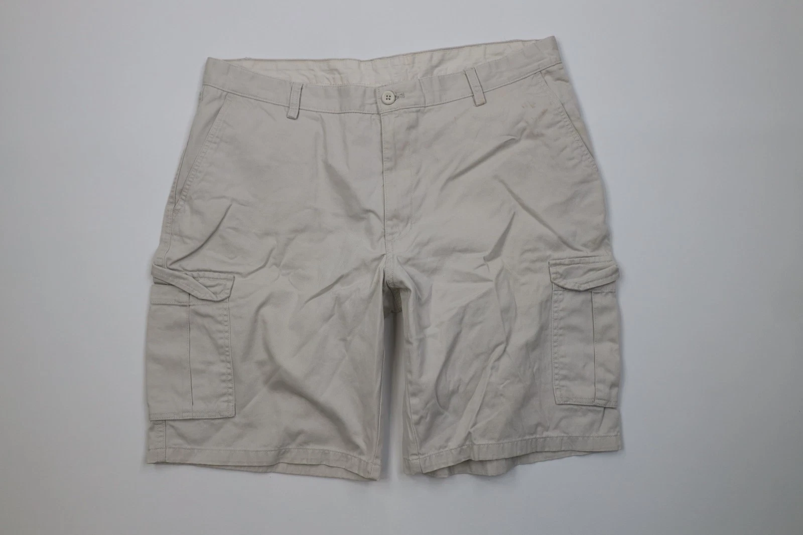 Vintage Y2K Streetwear Mens 38 Distressed Relaxed Fit Cargo Shorts Beige Cotton