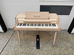 Vintage 1960 Wurlitzer model 120 Electric piano - Worldwide Shipping!