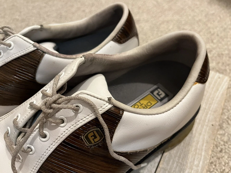 Zapatos de golf Footjoy Dryjoys Tour sillín de cuero de dos tonos para hombre talla 11 M *LEER Foto 4 de 4