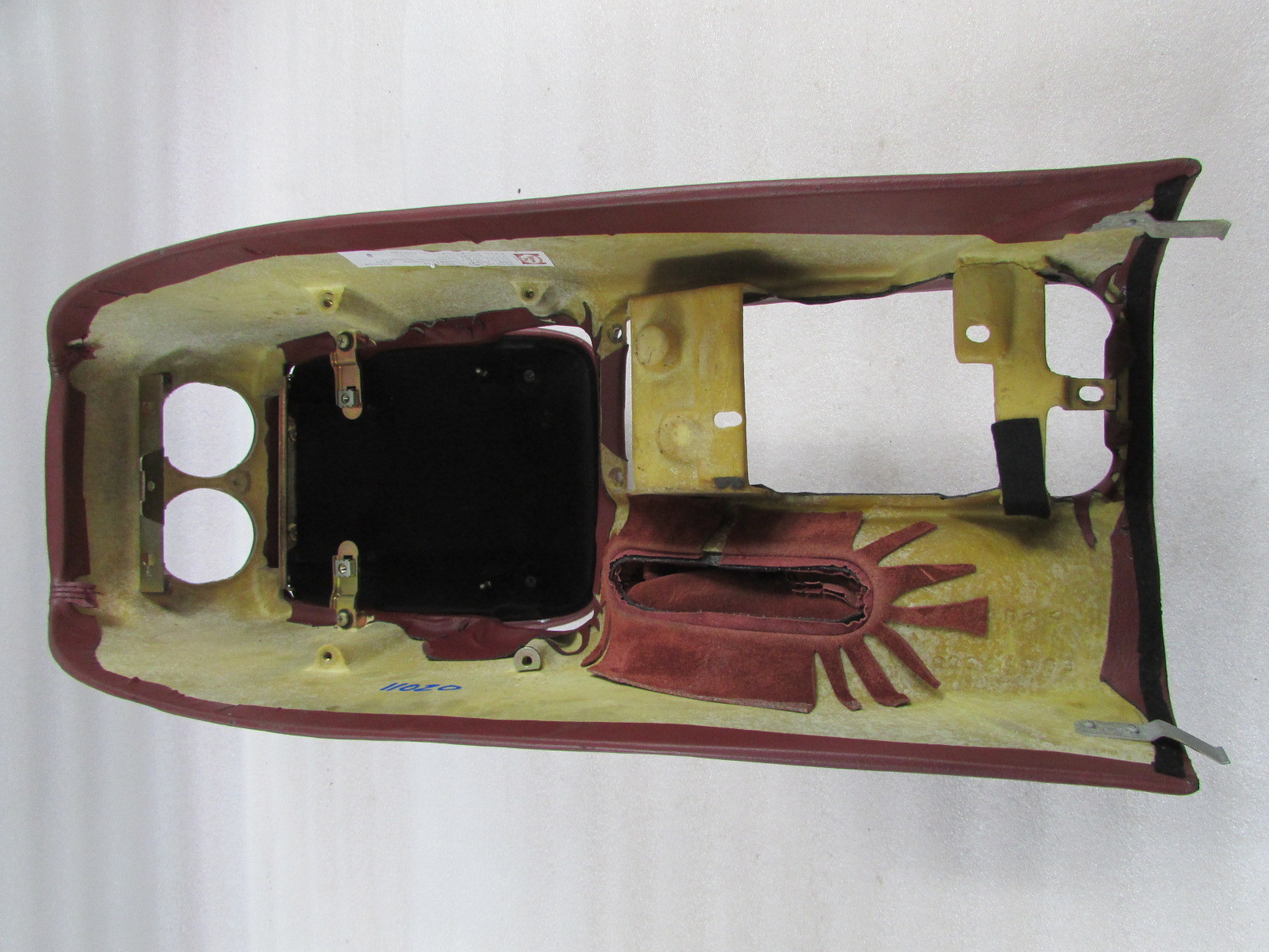 Maserati M128 Coupe, Center Console With Lid, Bordeaux , P/N 66137025