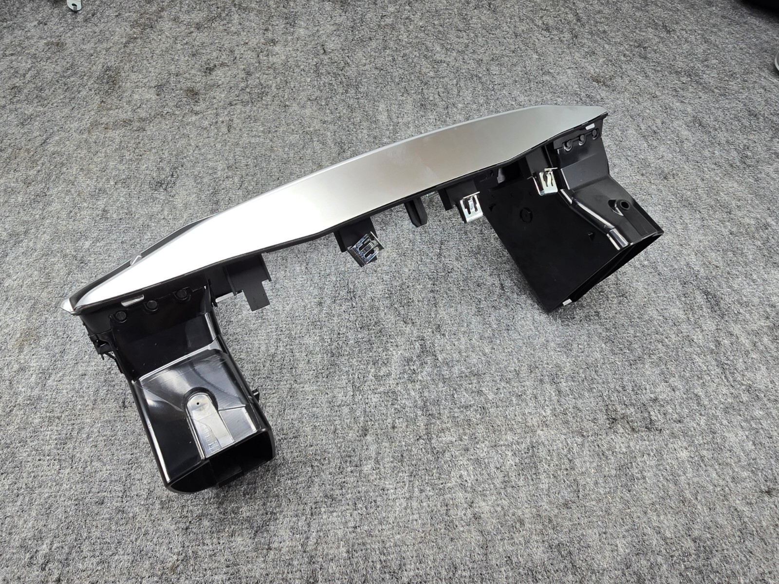 CENTER DASH A/C AC VENT GRILLE COVER BEZEL TRIM OEM 40K 14-17 MASERATI GHIBLI S