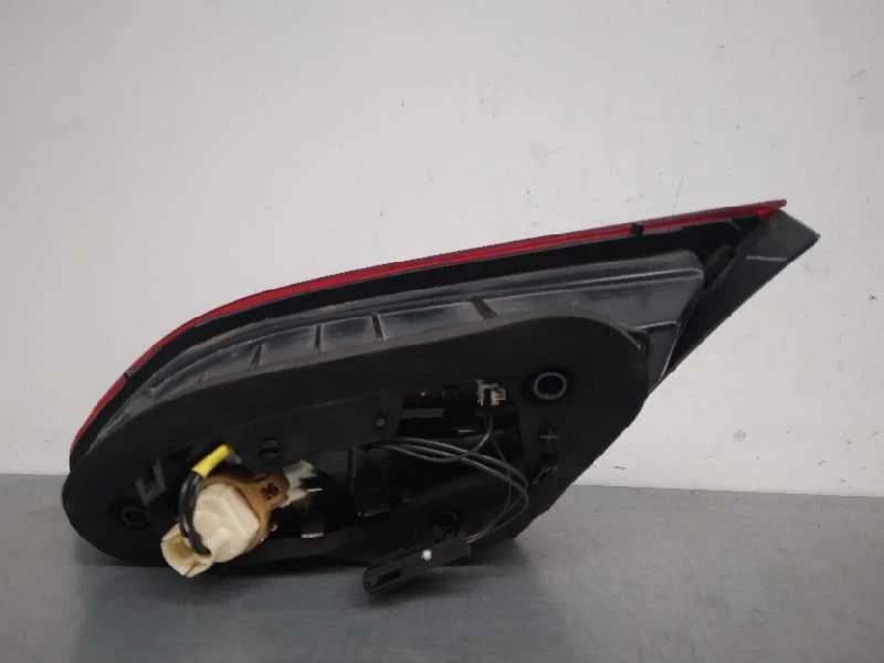 13281878 LUCE DI CODA INTERNA SINISTRA / L90005051 / 961237 PER OPEL ASTRA J GTC - Immagine 2 di 4