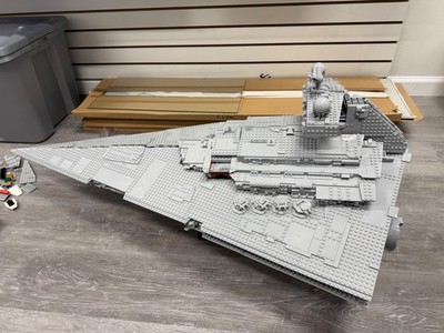 LEGO Star Wars UCS Imperial Star Destroyer 75252 with Manual & Minifigures