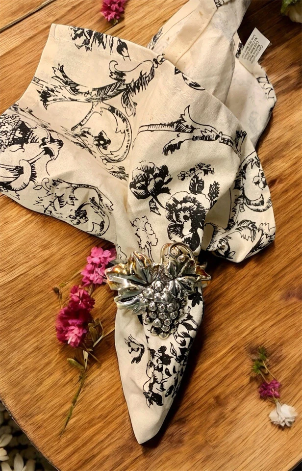 Servilletas de tela blancas/negras toile uva tonos plata anillos casa de campo francesa Foto 2 de 4