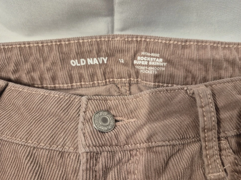 Pantalones de pana Rockstar súper ajustados de tiro alto color caqui tostado talla 12 Old Navy para mujer Foto 3 de 3