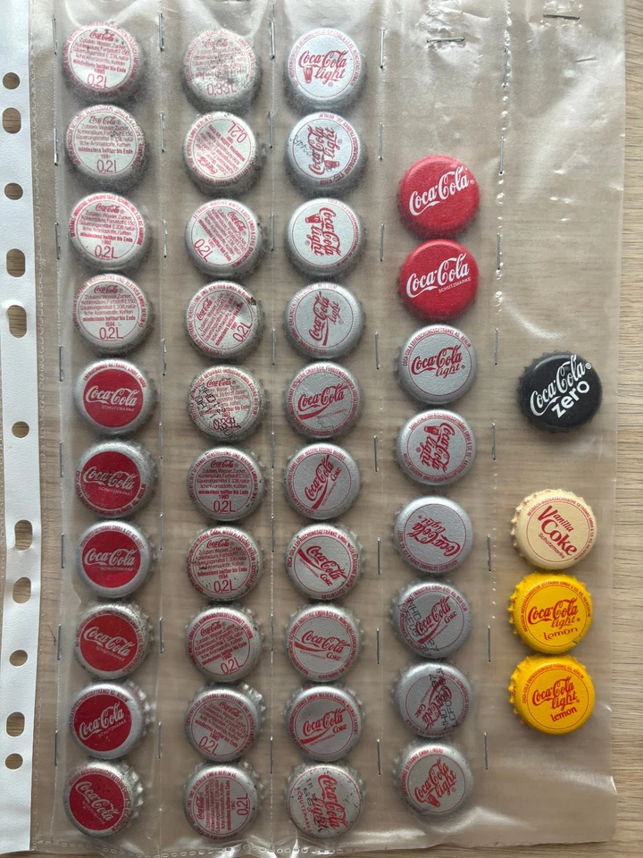 42 Coca-Cola Kronkorken aus Deutschland (ca. 1994 - 2005) - Bild 1 von 1