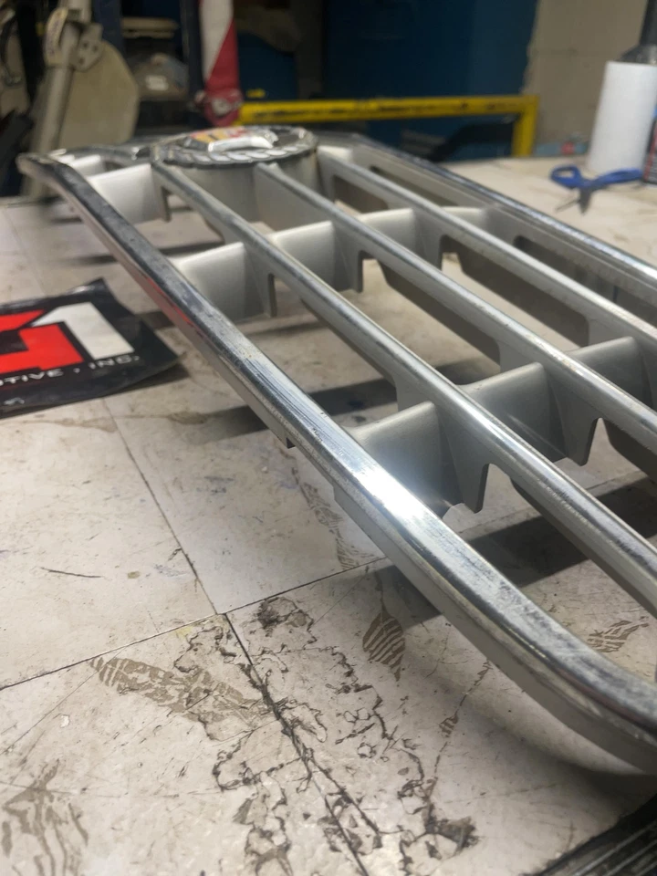 1998-2004 CADILLAC SEVILLE Front Hood Chrome Grille Trim OEM - Image 4 of 4