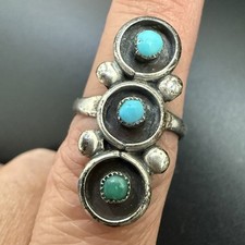 Vintage Unsigned Zuni Native American 3-Row Green Blue Turquoise Ring Size 6 4g.