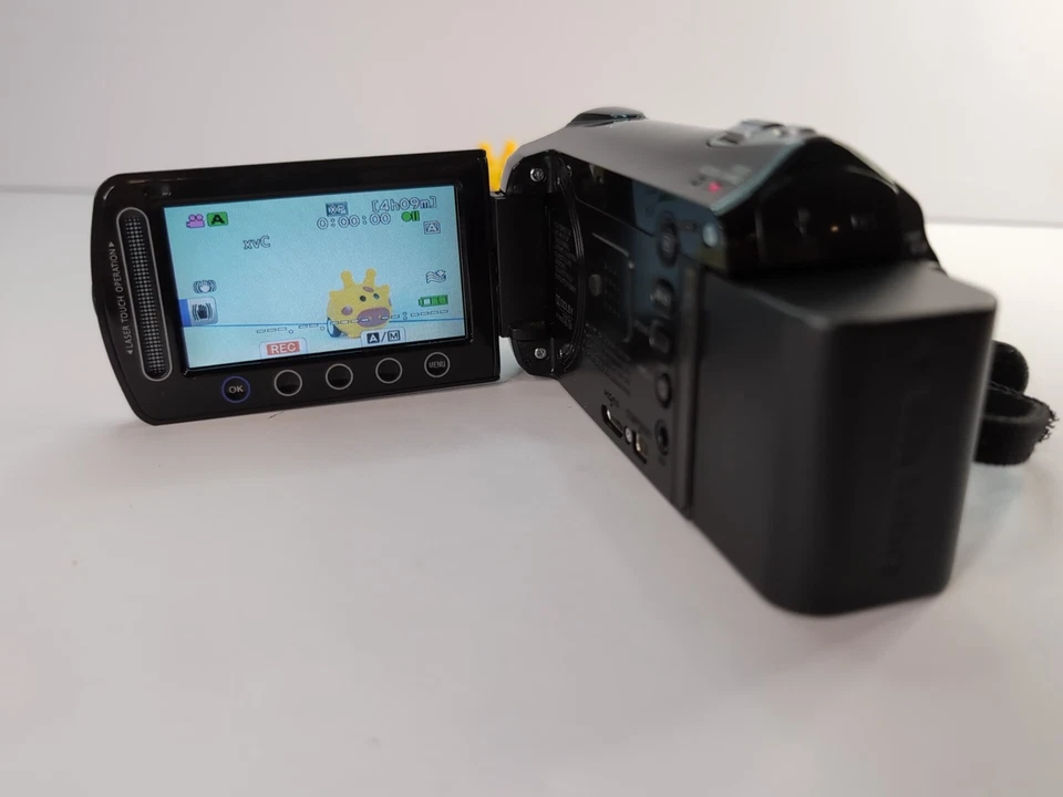 JVC Everio HD Camcorder GZ-HM200BU With Charger, 32 GB RAM And 2 BATTERIES.  - Image 2 of 4