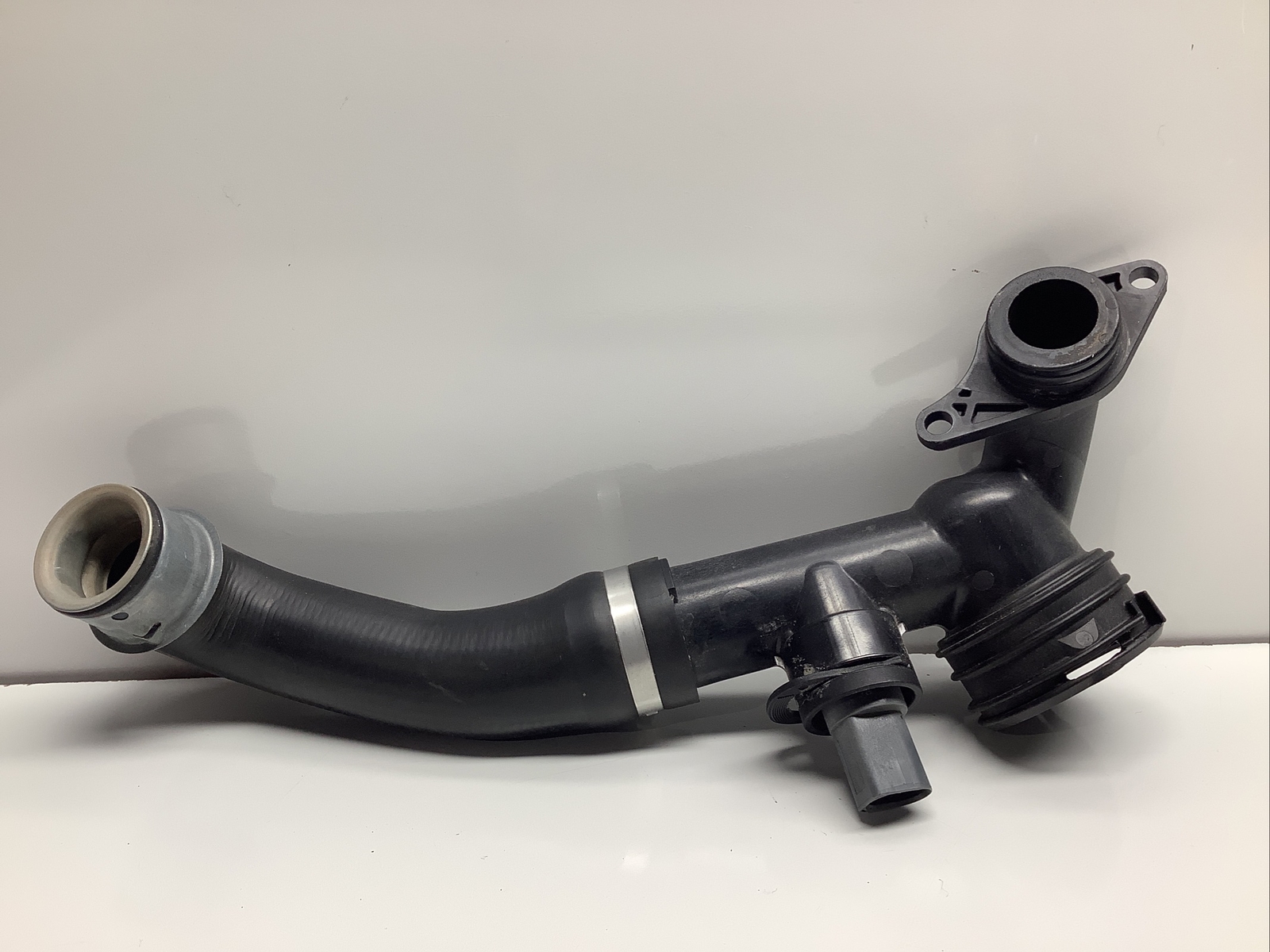 19-22 BENTLEY /17-22 Panamera CONTINENTAL RIGHT SIDE COOLANT HOSE OEM 971121438A