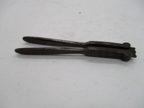 Antique Double Hinge Cast Iron NUT CRACKER - Picture 5 of 6