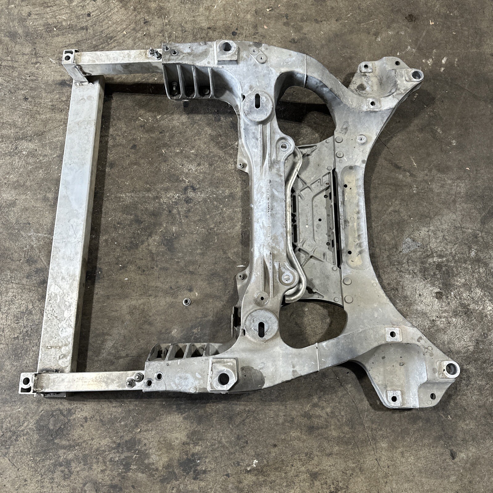 20092013 INFINITI G37 SEDAN RWD A/T FRONT CROSSMEMBER SUBFRAME CRADLE