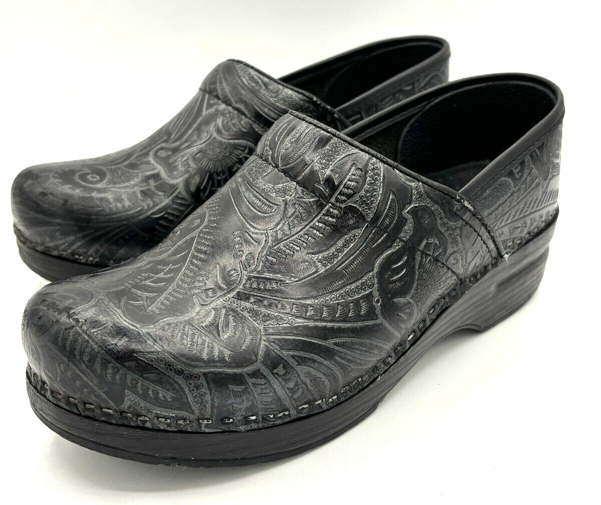 Dansko Professional Clog Black Antique Tooled Women's EU sizes 39 (US 8.5) EUC