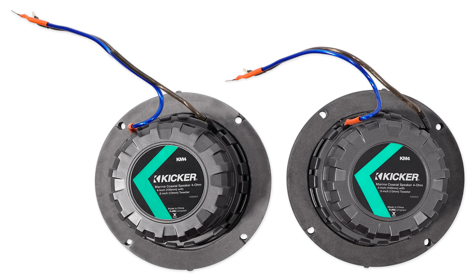 Пара коаксиальных динамиков Kicker 45KM44 из 4-х 150-ваттных башенных мини-колонок для морского вейкбординга