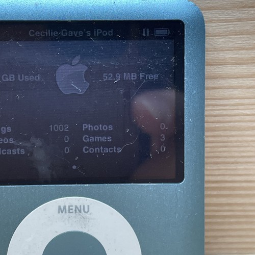 1002 Songs Apple iPod Nano 3rd Generation Model A1236 8GB Light Blue - Picture 2 of 19