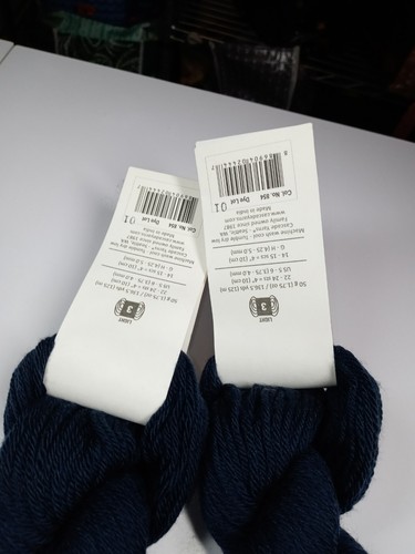 Cascade Yarns 220 Superwash Sport-Lot of 2-Each 137 Yds-100% Superwash Merino - Picture 2 of 2