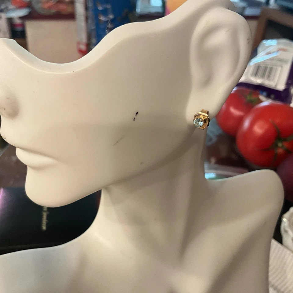 Pendientes pequeños de piedra de nacimiento de marzo de aguamarina de oro amarillo de 14 quilates de 3,5 mm,52 gramos Foto 2 de 4