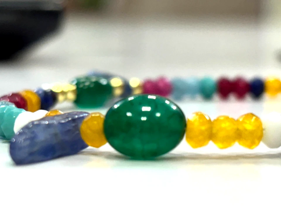 Pulsera de 4 mm de cianita con piedra ovalada esmeralda de berilo 8x10 mm cuentas multifacéticas Foto 3 de 4