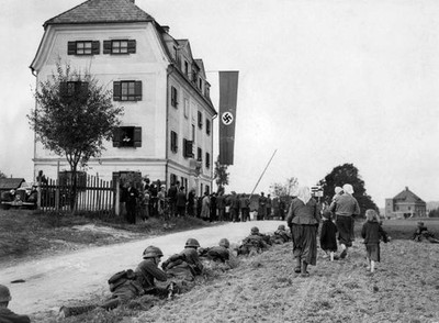 German vanguard awaiting reinforcement of German troops Austrian b- Old Photo