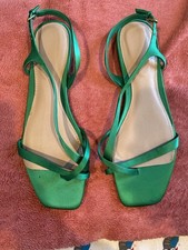 BODEN satin toes loop sandals size 42