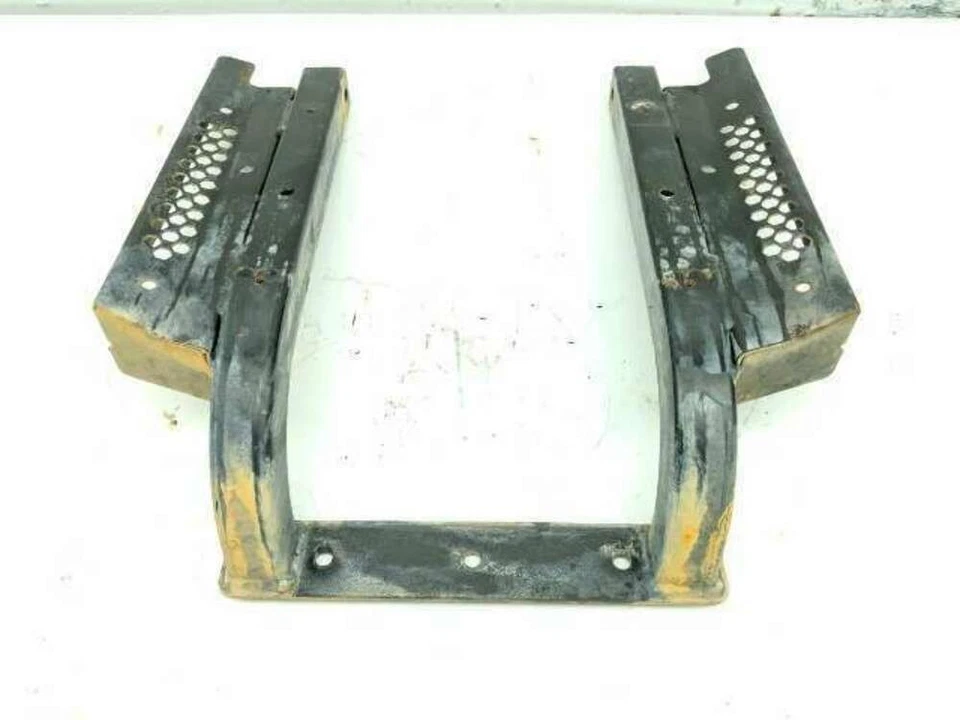 Soporte de montaje de placa de deslizamiento para parachoques delantero 12 Bob Cat 3400 (Ranger Diesel) Foto 3 de 4